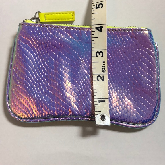Urban Outfitters Change Purse - Picture 4 of 5